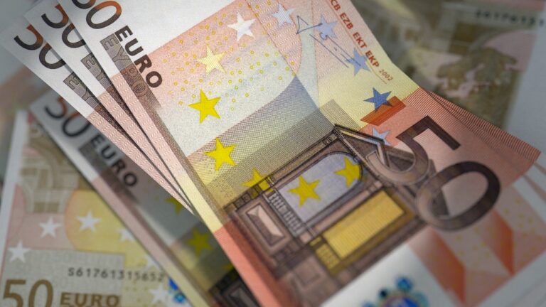 Allerta cambio euro dollaro: ecco il dato che sorprende tutti