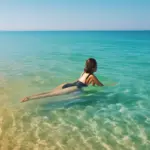 Mare trasparente e sabbia dorata: dove trovare le acque migliori per lunghe nuotate tranquille